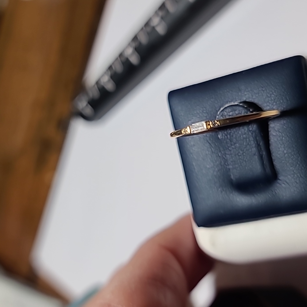 14KT yellow gold and diamond ring - Picture 5 of 7
